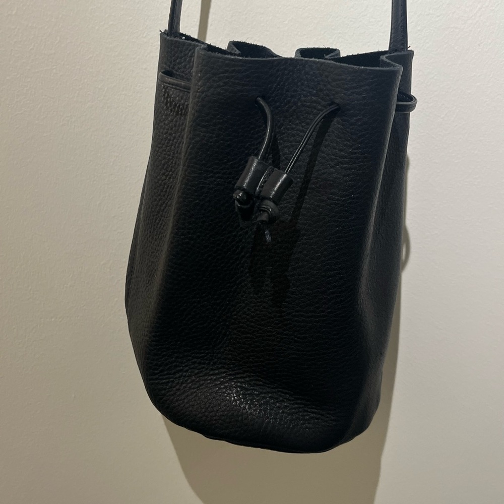 BAGGU black leather scrunch crossbody bag